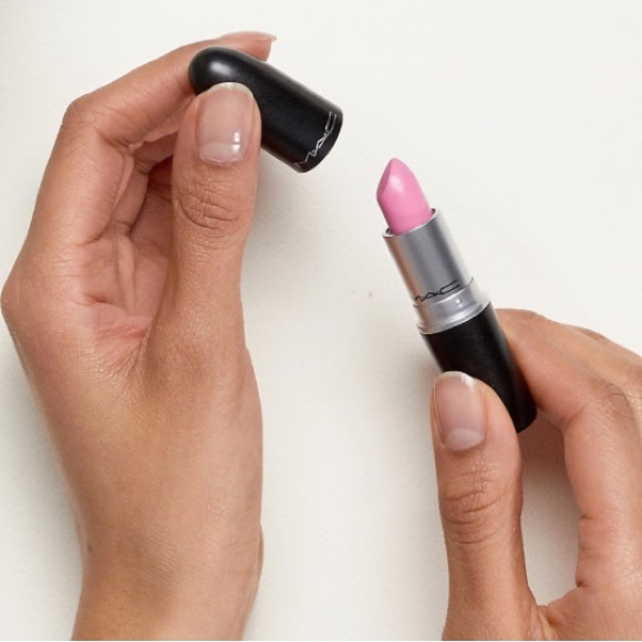 MAC Amplifed Creme Lipstick Saint Germain - Picture 10 of 16